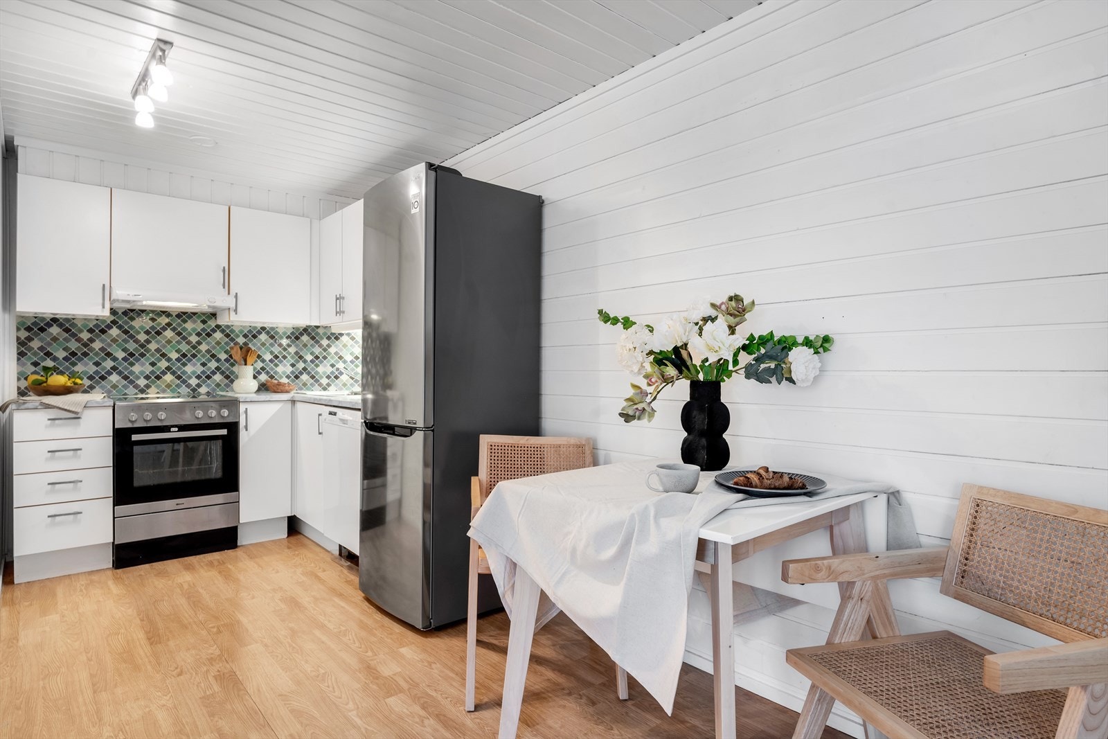 Plass til spisebord foran kjøkkenet. Galleribilde