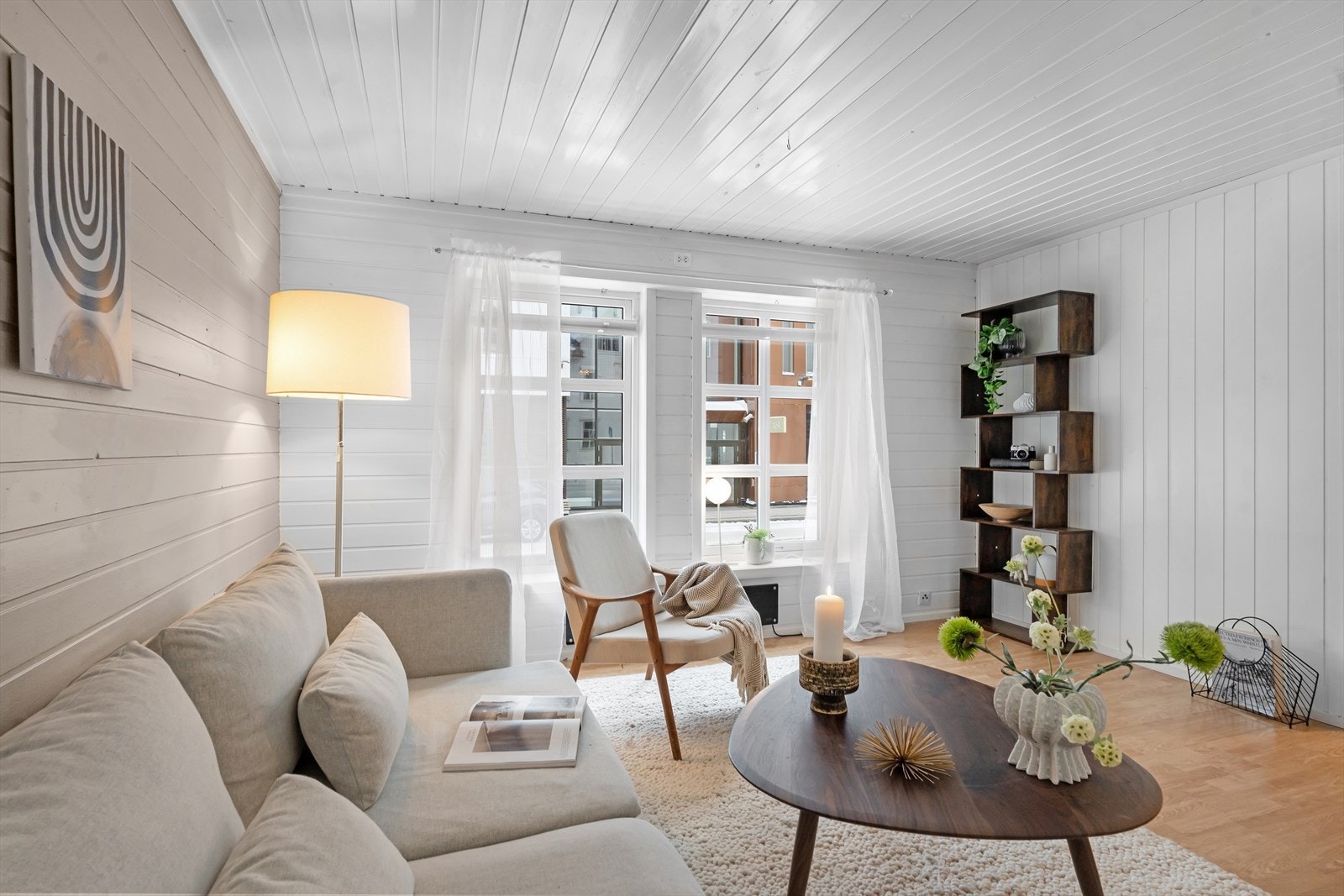 Stue med gode møbleringsmuligheter. Galleribilde