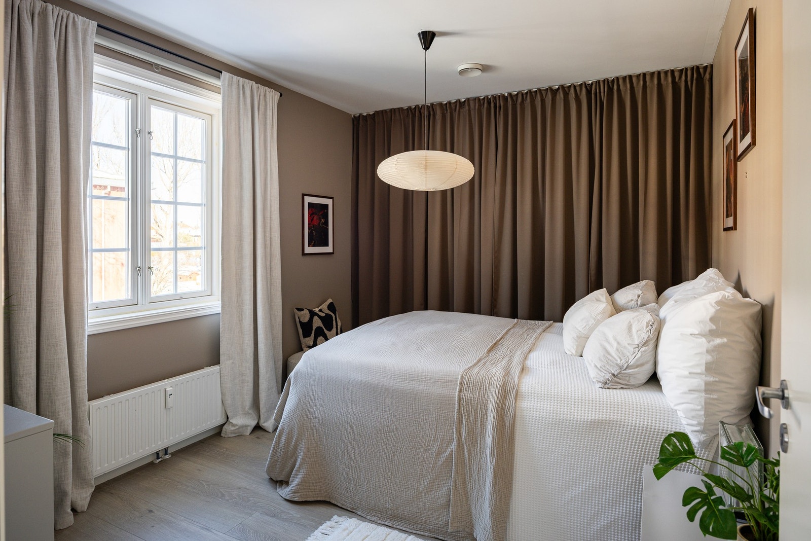 Svært romslig soverom på hele 14 kvm. Galleribilde