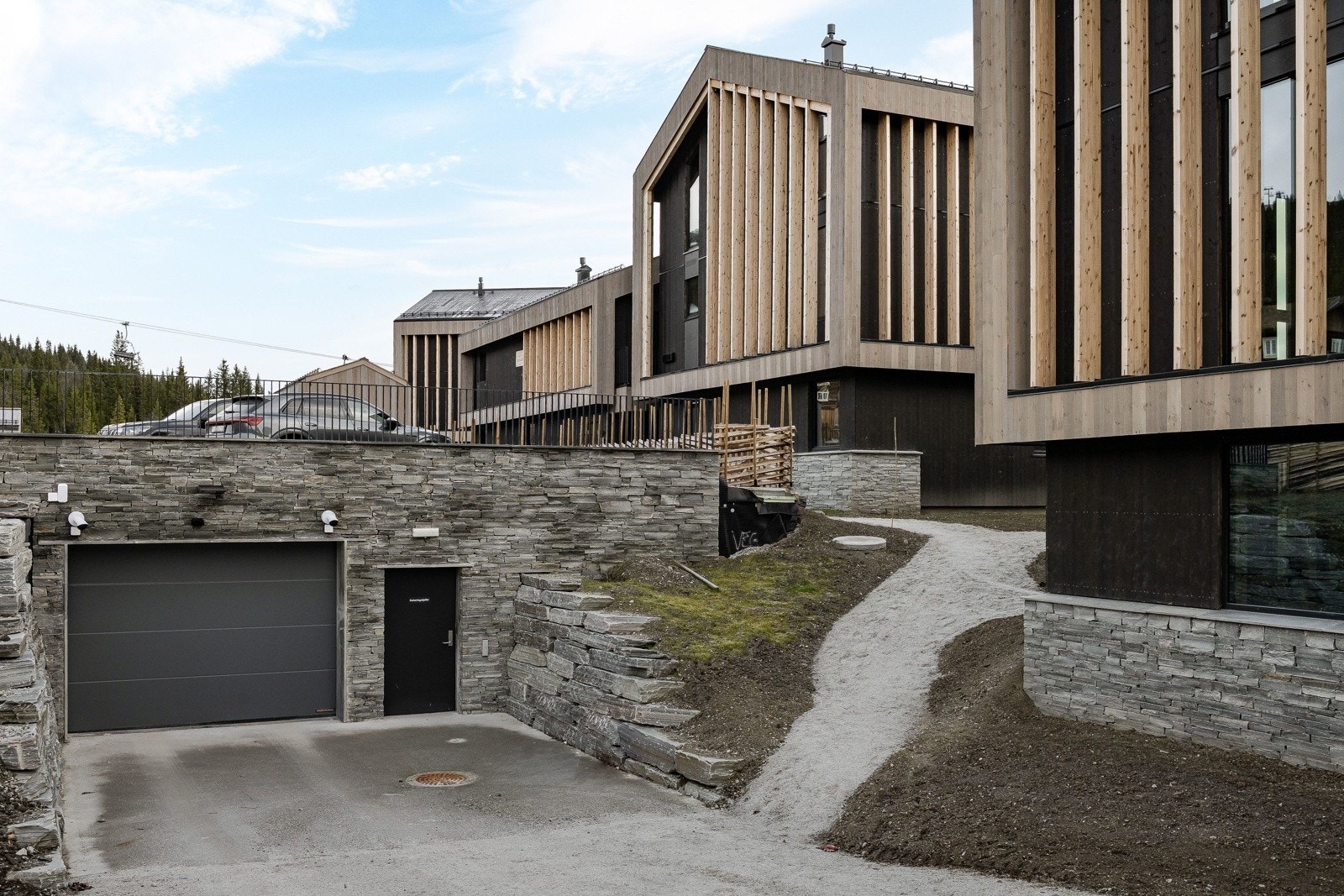 Innkjøring til garasjen Galleribilde