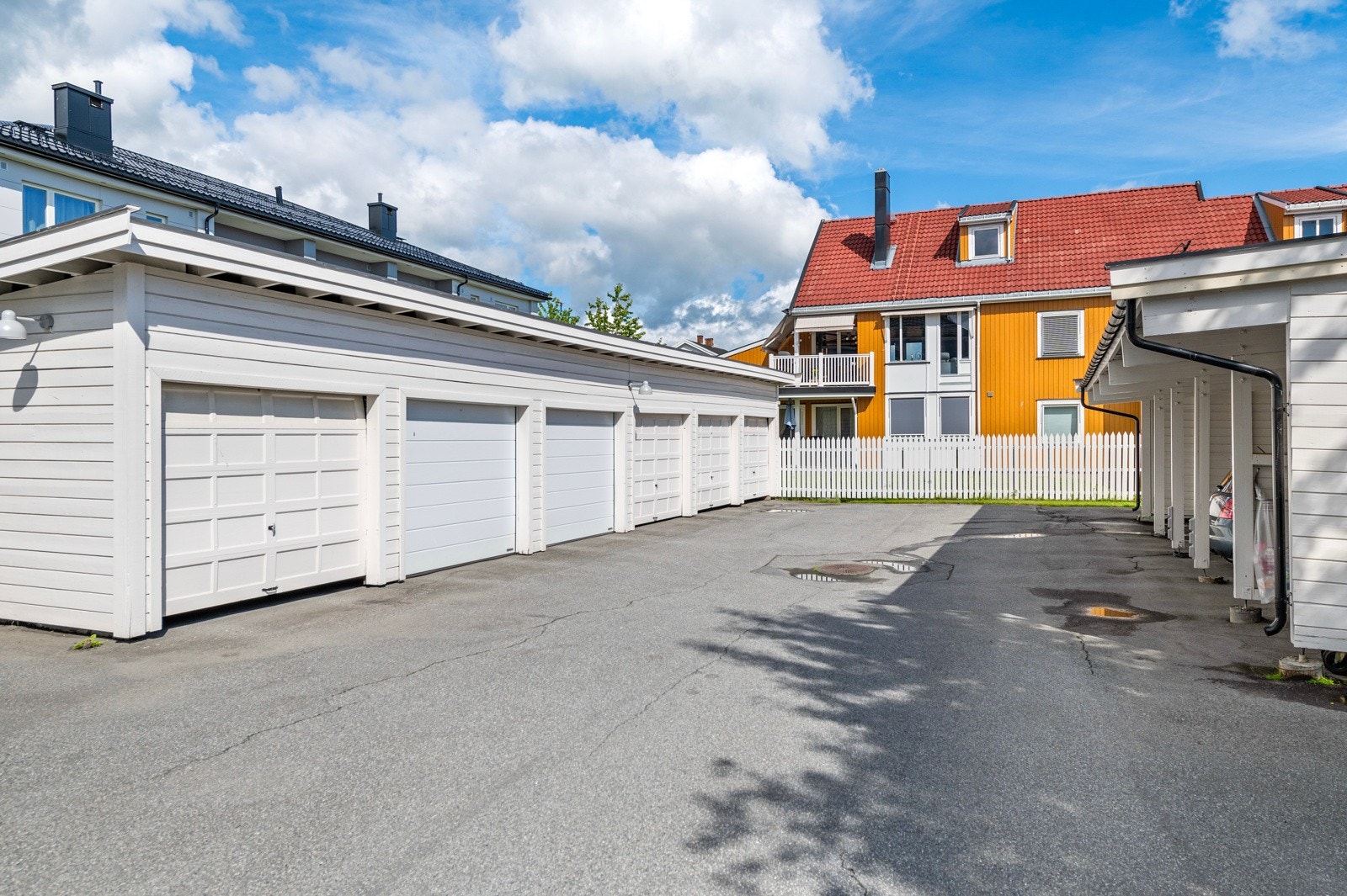 Parkeringsplass i felles garasjeanlegg Galleribilde