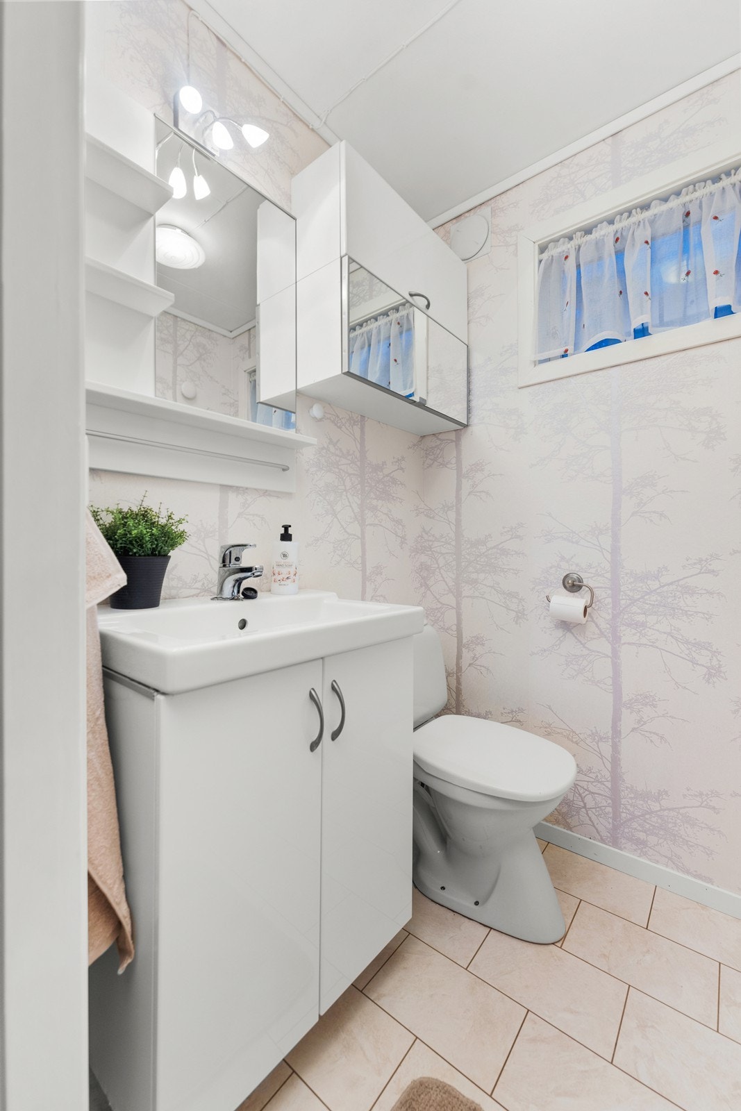 Toalettrom i underetasje Galleribilde