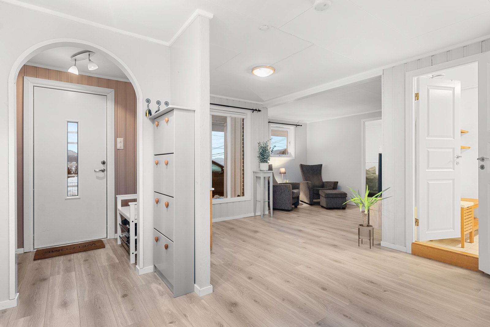 Inngangsparti. Varmekabler i gulv. Galleribilde