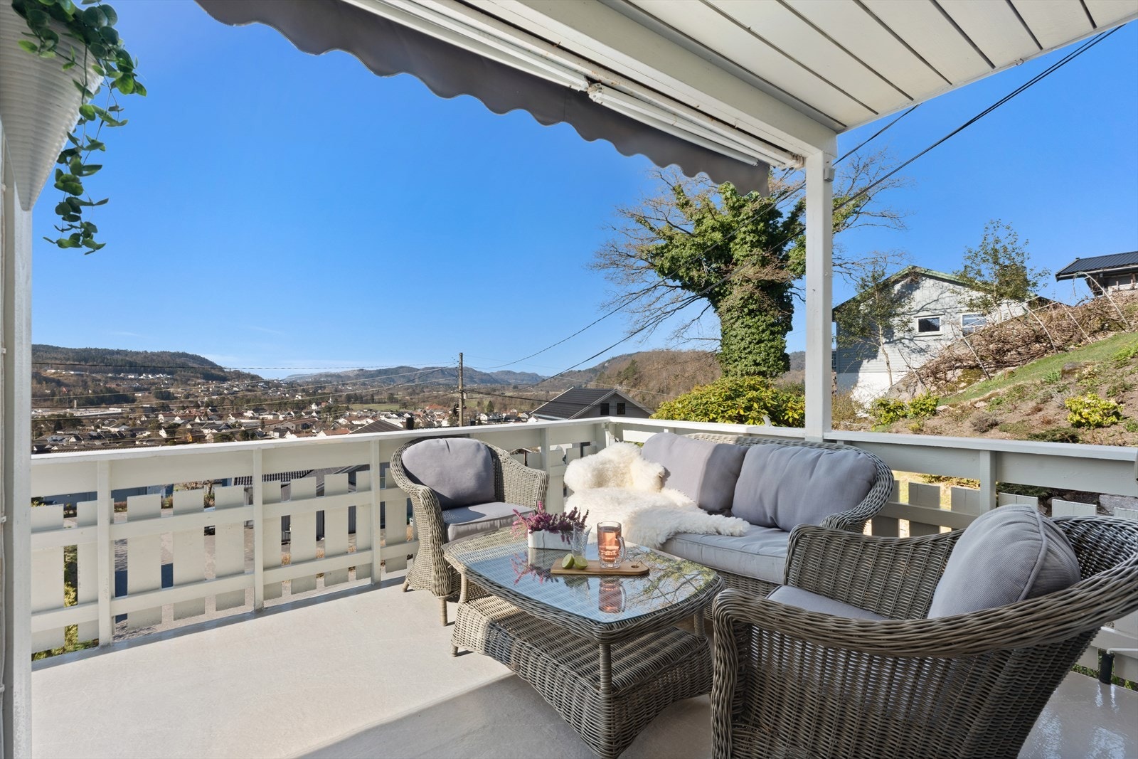 Veranda med flott utsikt Galleribilde