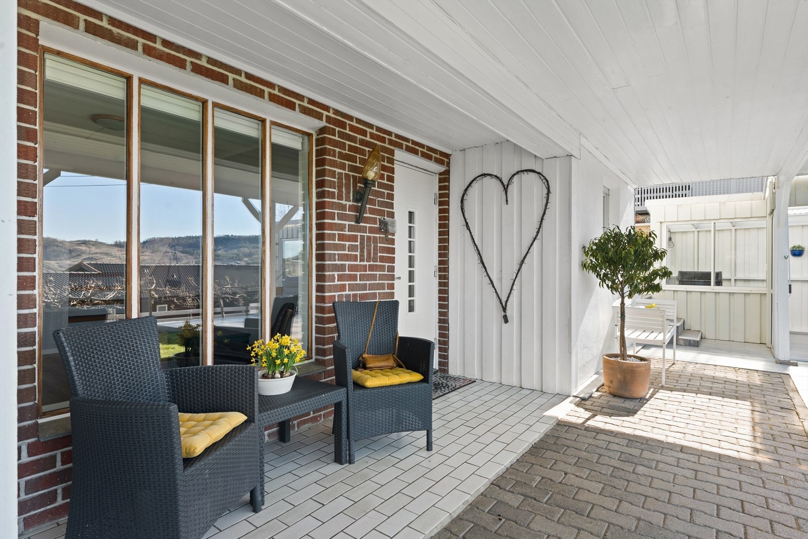 Inngangsparti med overbygg Galleribilde