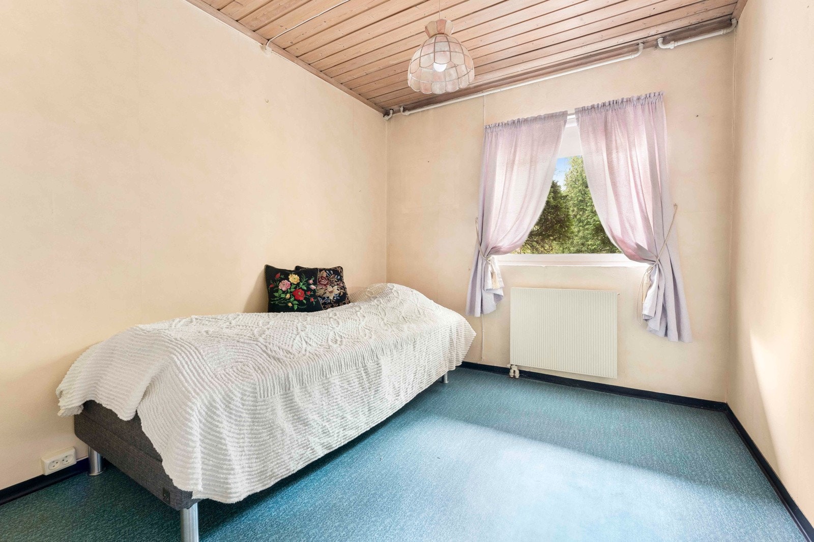 Soverom nr 4 har også en smart utforming og med plass til dobbeltseng Galleribilde