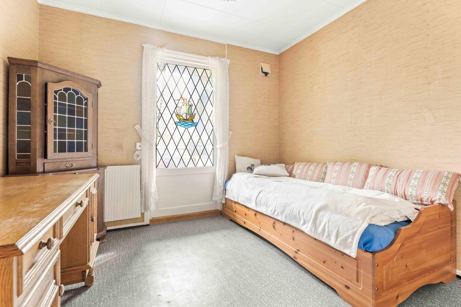 Soverom nr 2 har også en god utfomring og med utgang til balkongen Galleribilde