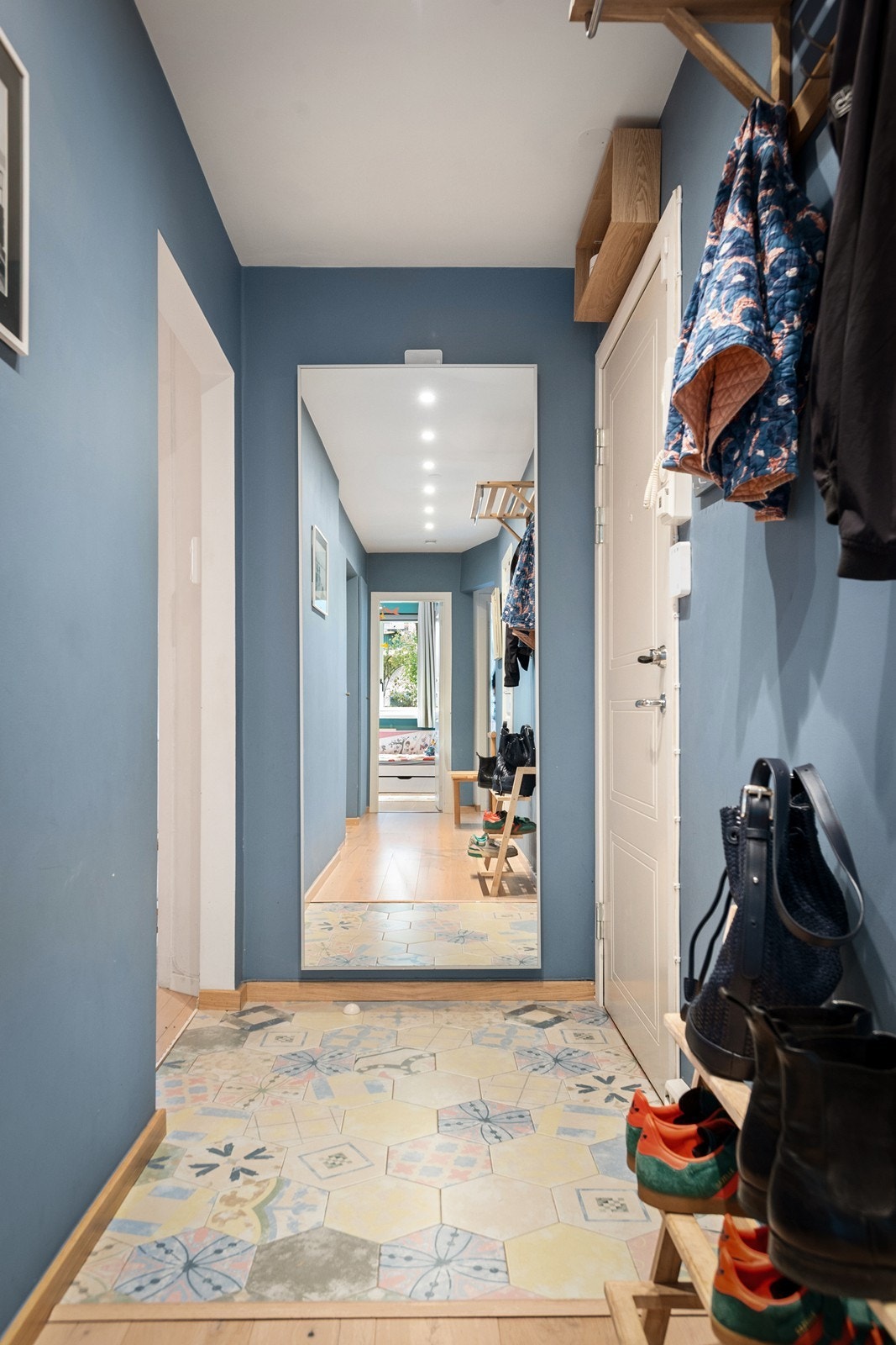 Romslig entré - Velkommen inn! Galleribilde