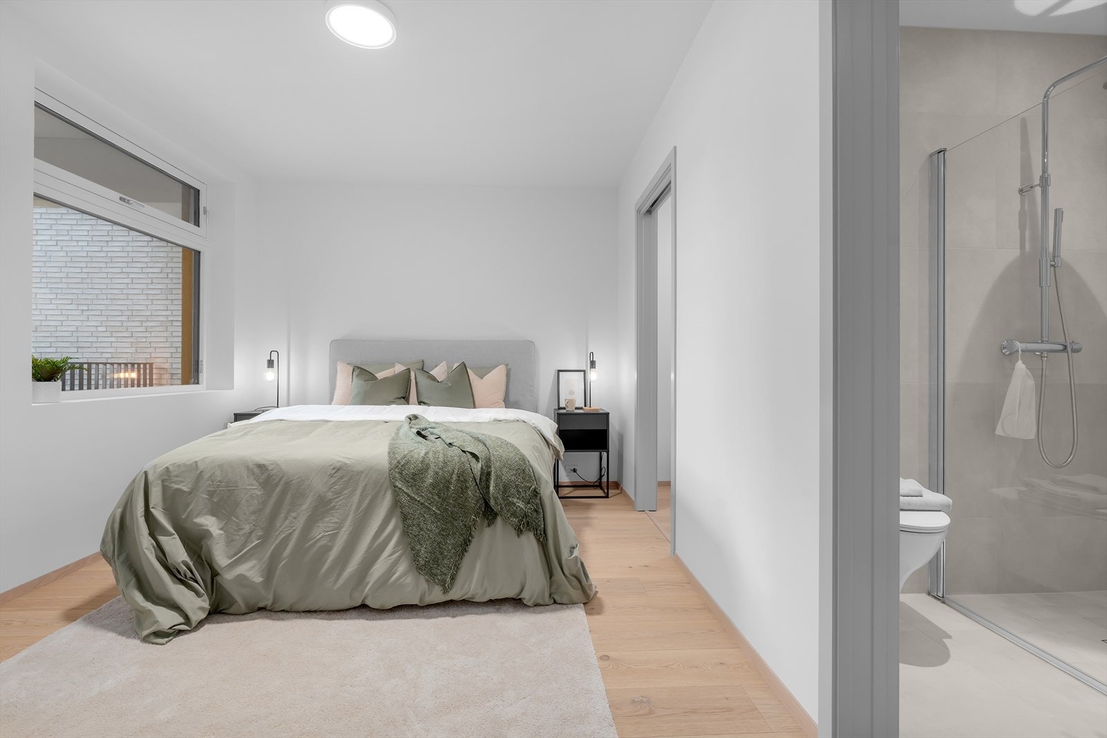 Hovedsoverommet har eget, pent baderom Galleribilde