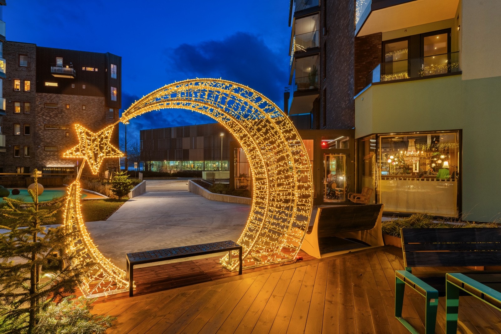 Vakker julebelysning i fellesareal Galleribilde