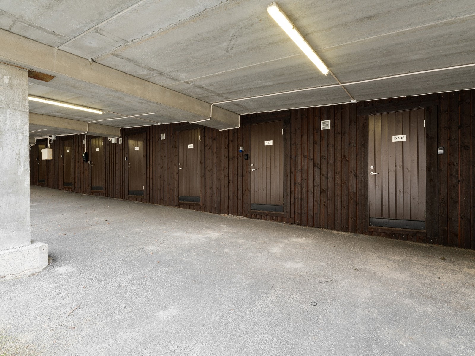 Carport og bod. Galleribilde