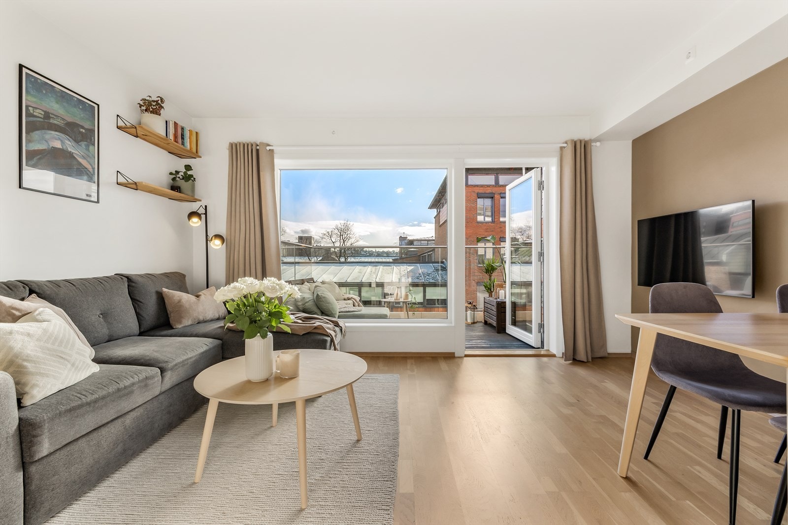 Velkommen til Grønvoll Allé 28! Presenteres av Emilie Gjermstad v/ Eiendomsmegler 1. Foto: Marius Captare Galleribilde