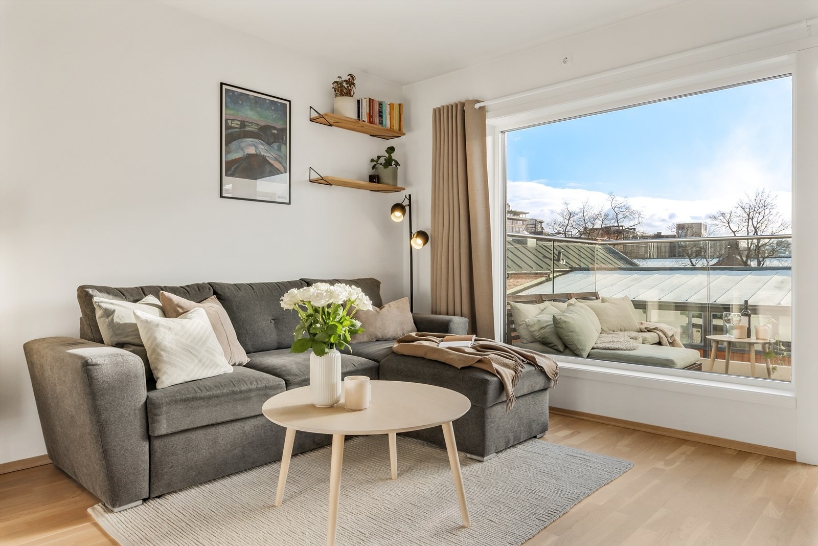 Bredbånd er inkludert i felleskostnadene, og komforten sikres med vannbåren gulvvarme i alle oppholdsrom Galleribilde