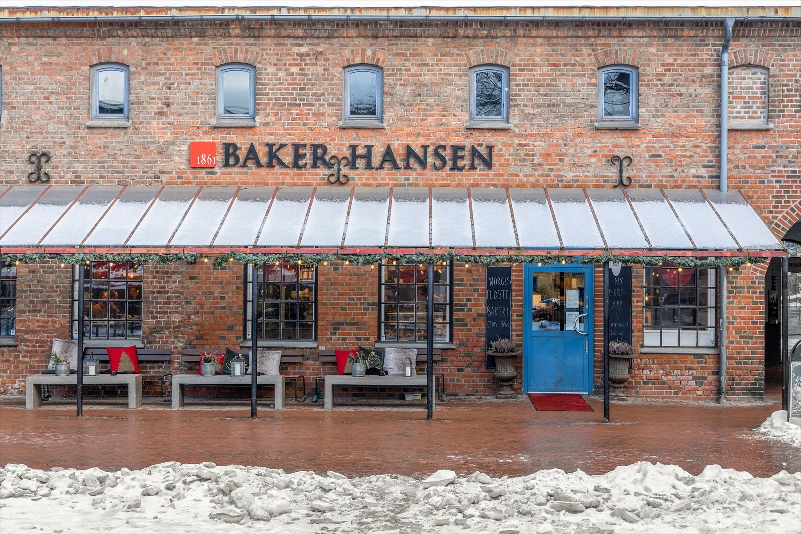 På Fyrstikktorget, kun ett minutts gange unna, kan du hente ferske bakevarer hos Baker Hansen Galleribilde