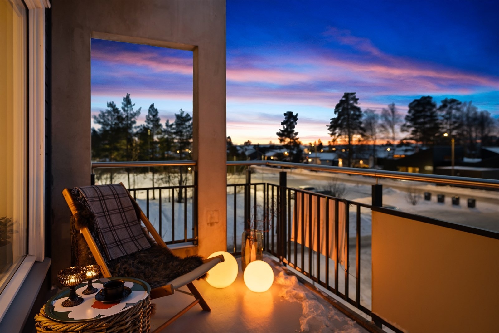 Noe overbygg og heldekkende el. markise på balkongen Galleribilde