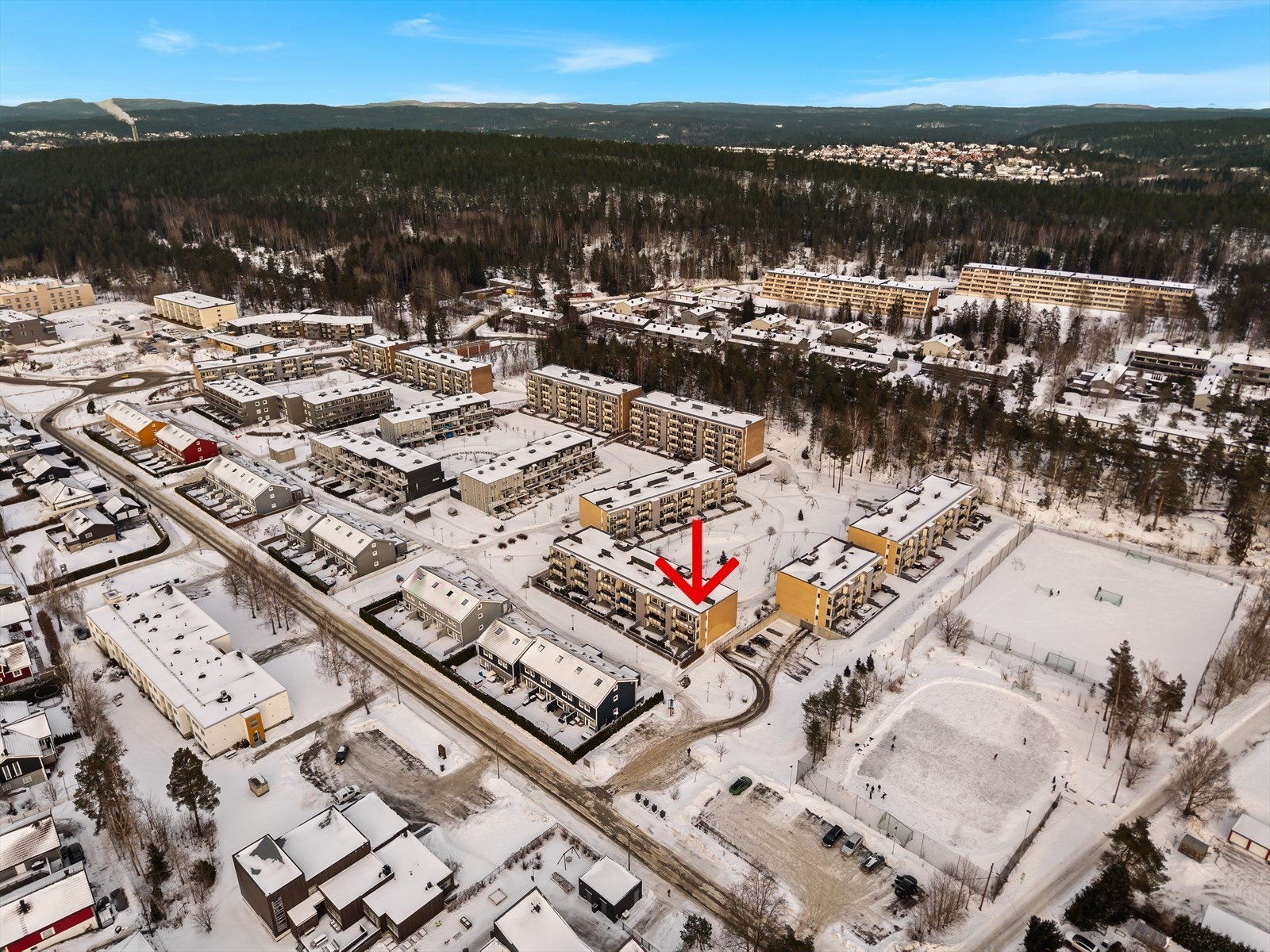 Det er rask tilgang til skog og mark, fine skogstier og oppmerkede løyper, sommer som vinter. Galleribilde