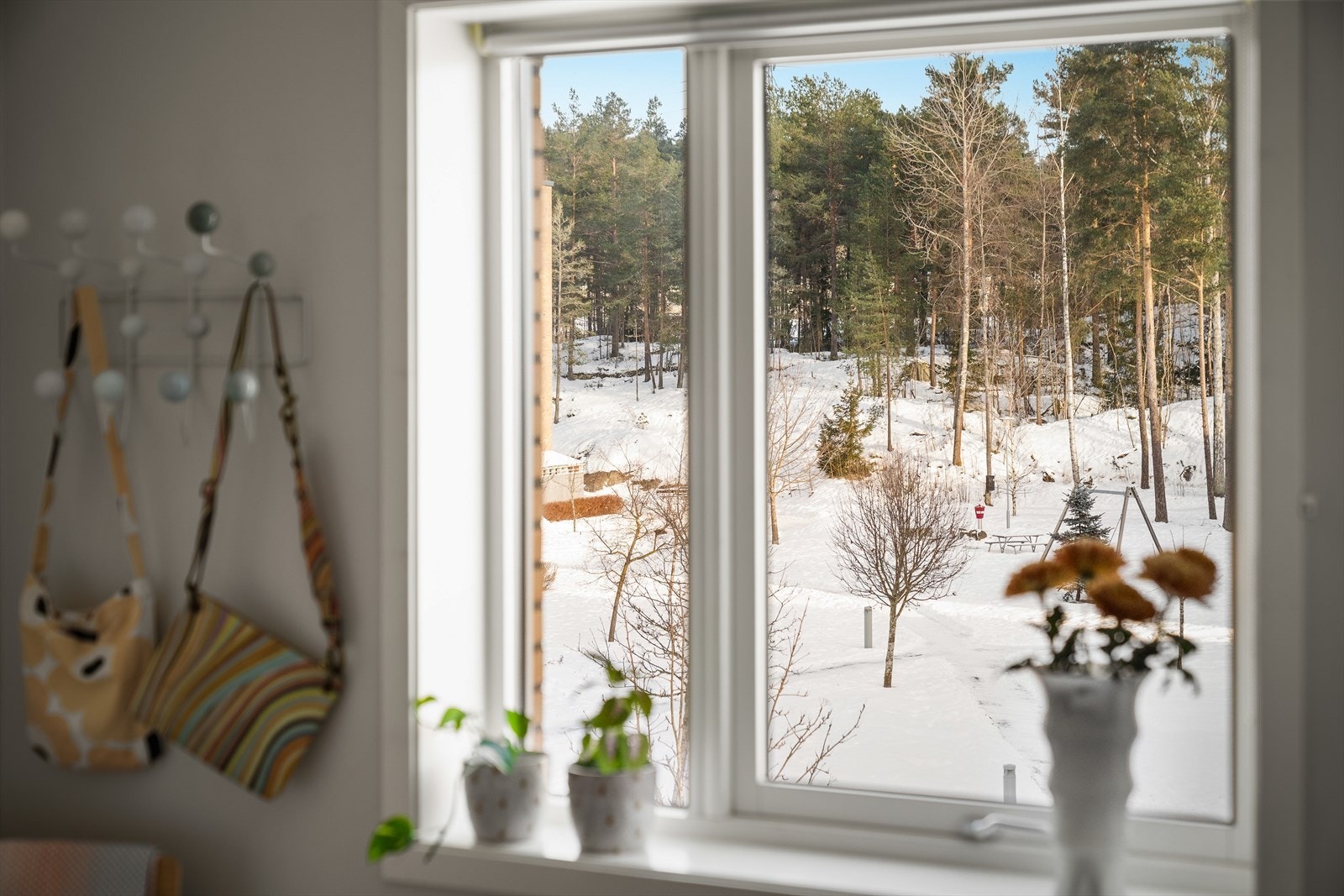 Utsikt mot hyggelig nærmiljø, lekeplass mv Galleribilde