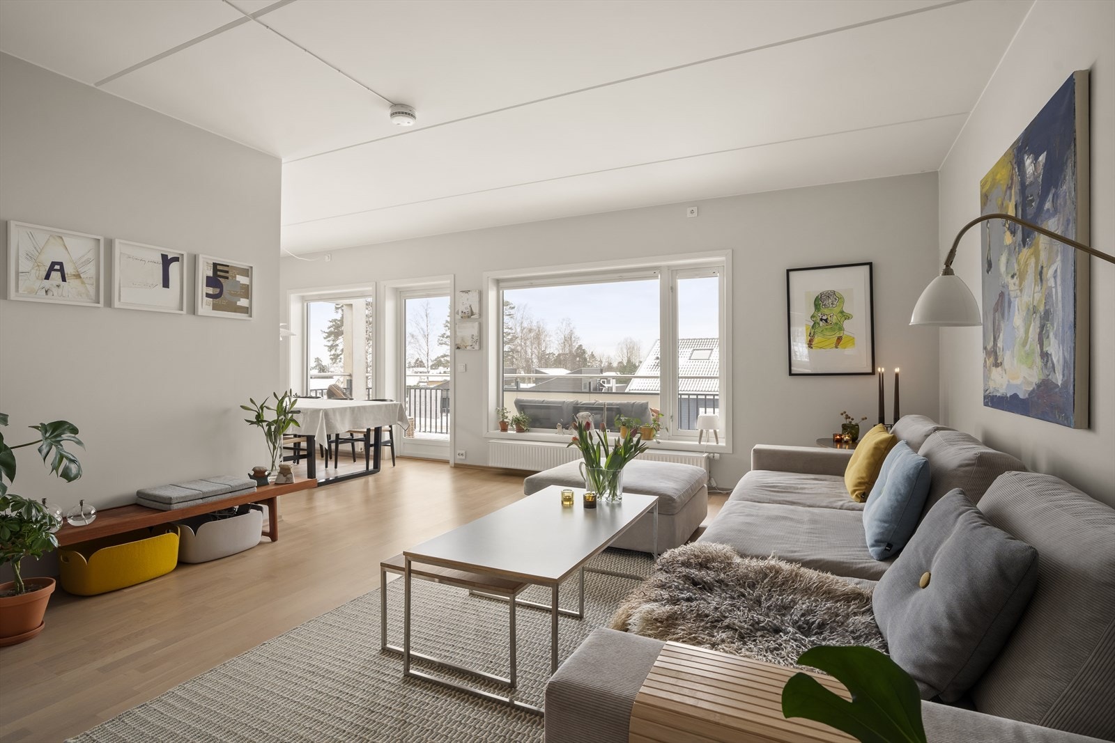 Ekstra spikerslag på vegg i stue for mulighet for vegghengt TV Galleribilde