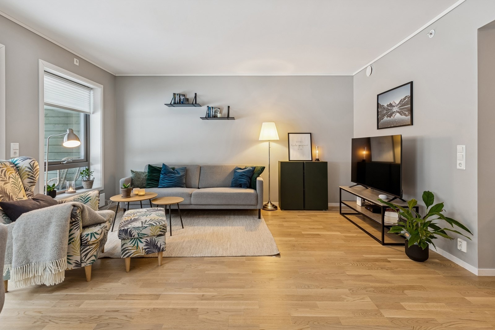 Den åpne løsningen gir en god romfølelse og fleksibilitet i møbleringen. Galleribilde