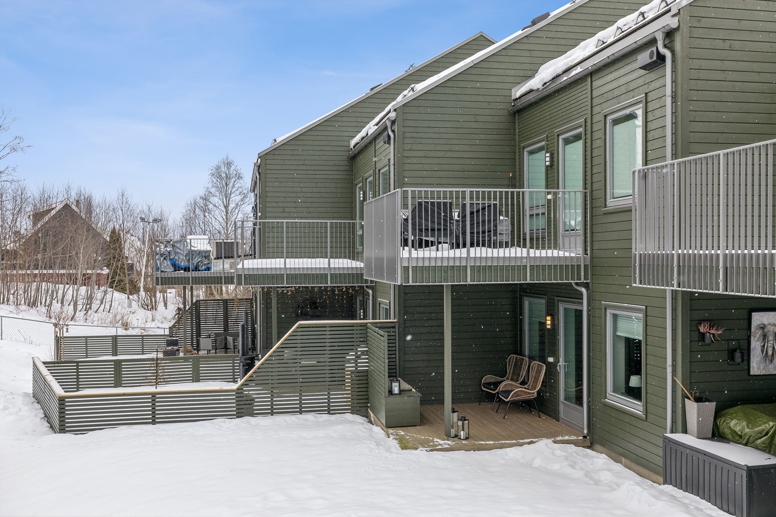 Leiligheten ligger i første etasje i et bygg fra 2022 i Sameiet Steinbukken. Galleribilde