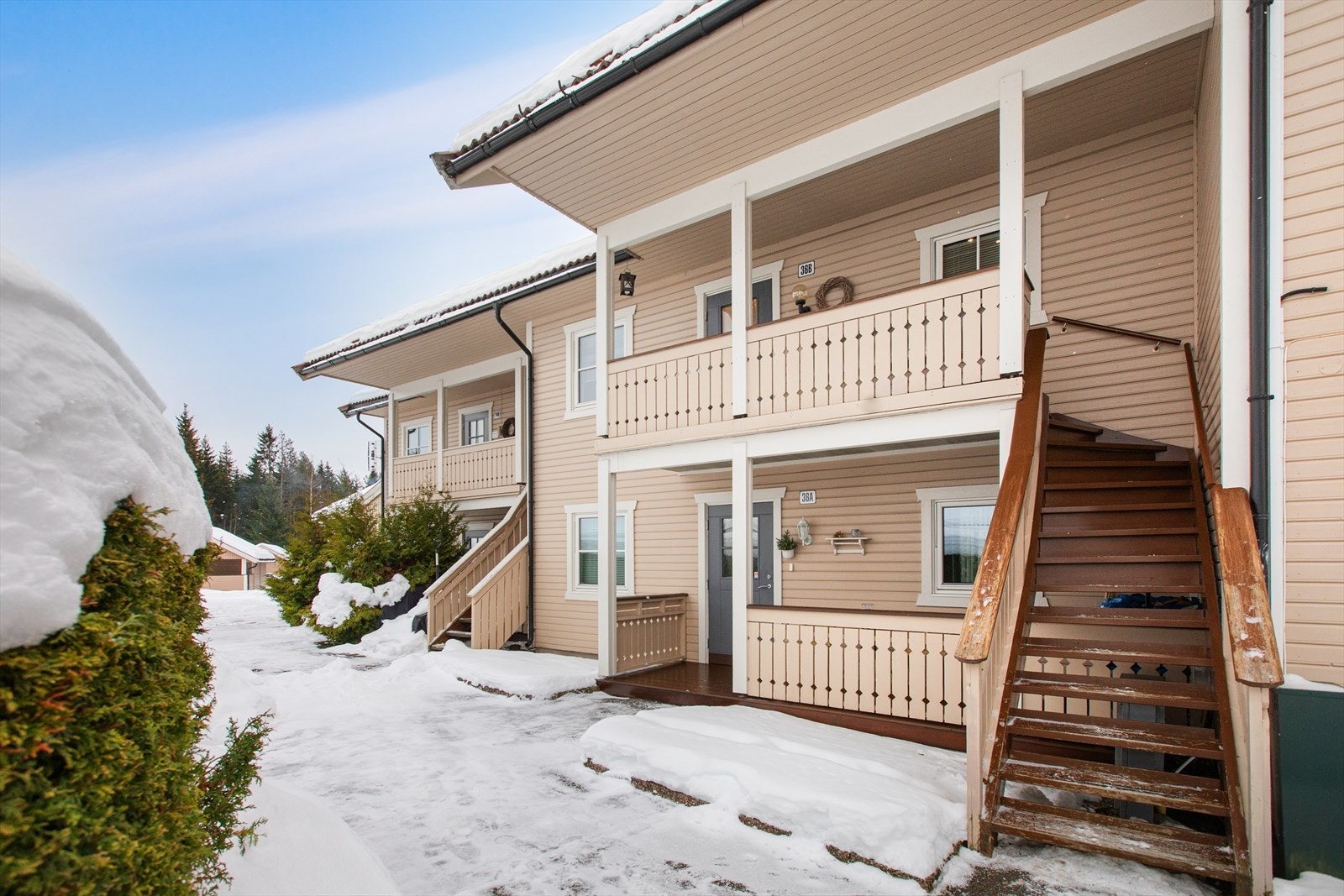 Velkommen til Flaggspettvegen 36B! En flott selveierleilighet over to plan med en herlig balkong. Foto v/Hege Leren. Galleribilde