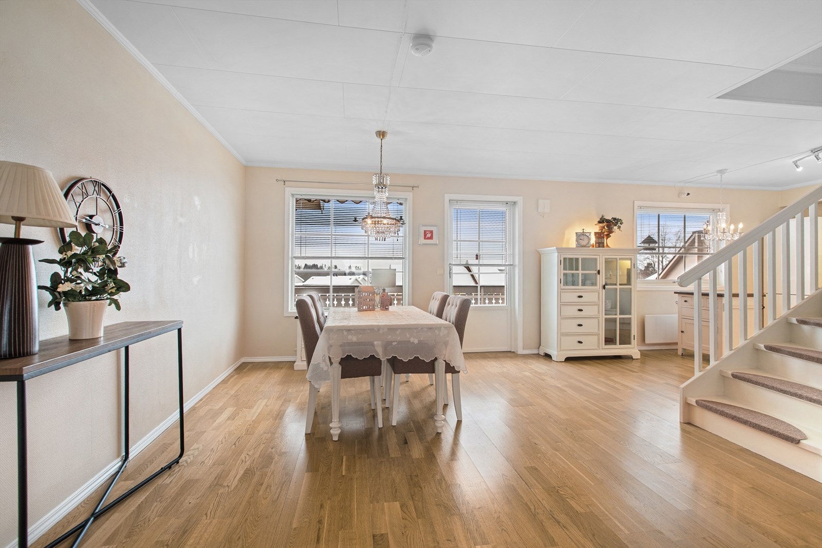 Boligen presenteres av Øyvind Tønsberg og Johanne Olivia Heggelund v/EIendomsmegler1. Galleribilde