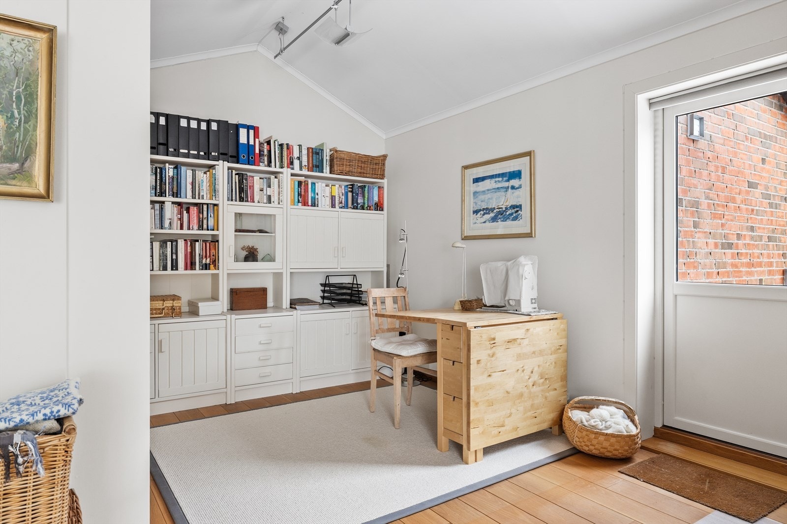 Oppholdsrommet i 2 etasje har god plass til enten tv-stue, ekstra soverom eller hobbyrom (denne delen inn her er byggemeldt som bod). Galleribilde