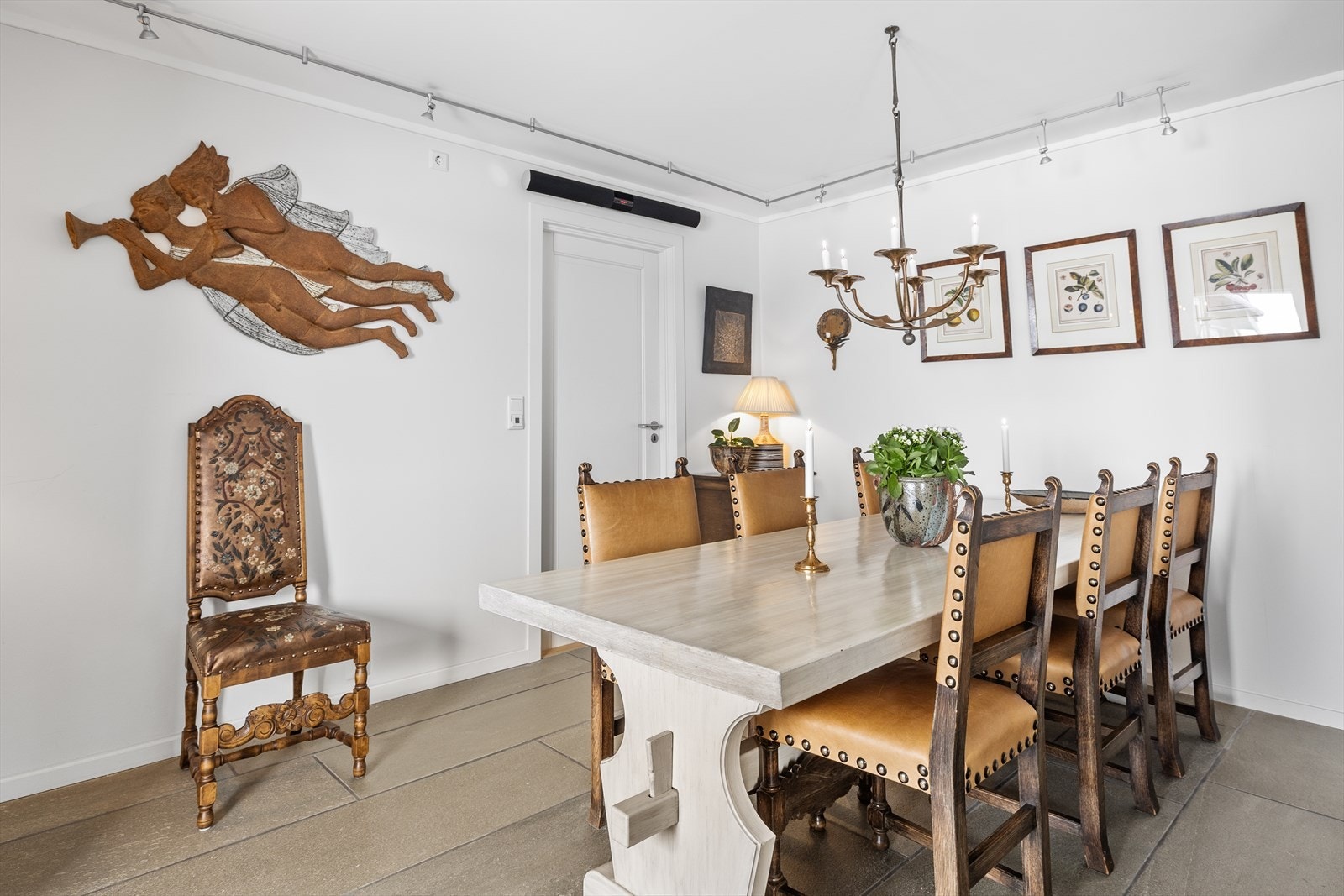 Her kan du nyte både et fantastisk måltid og en strålende utsikt! Galleribilde