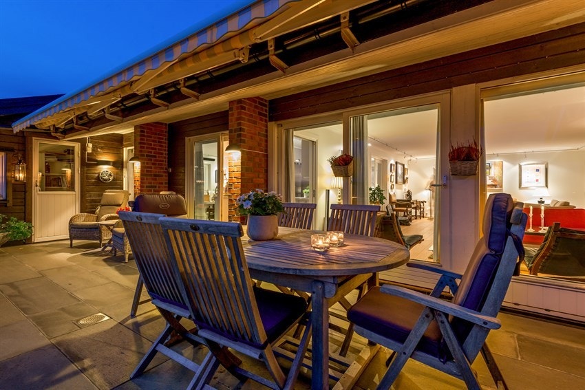 Ta gjerne en matbit ute med sjøluft rundt deg. Galleribilde