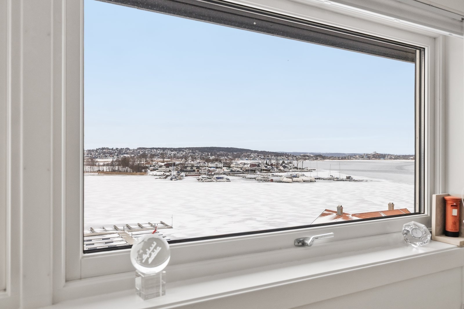 Her kan du sitte og få unnagjort litt jobb eller skole med sjøro rundt deg. Galleribilde