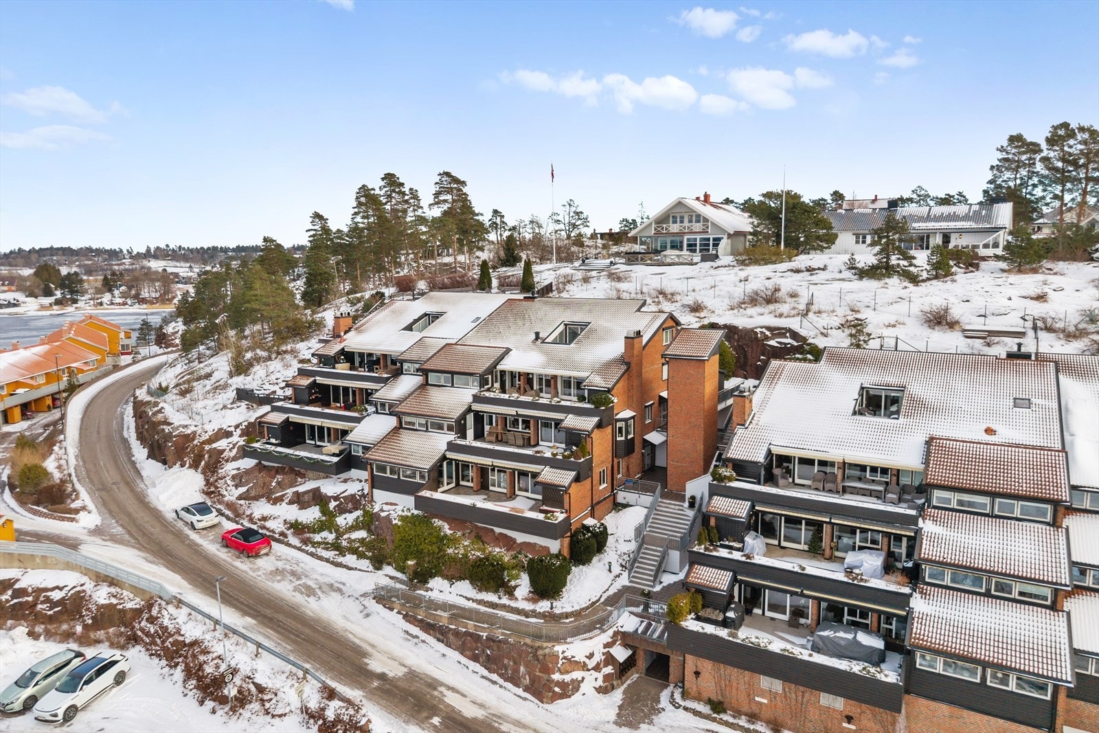 Et stilig bygg tegnet av arkitektene Korneliussen, Elvestad og Ose i 1995-96. Galleribilde