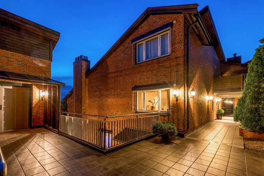 I eksklusive Soria Moria Terrasse bor du høyt, fritt og tilbaketrukket - men samtidig med en beliggenhet som oppleves både sentral og helt unik. Galleribilde