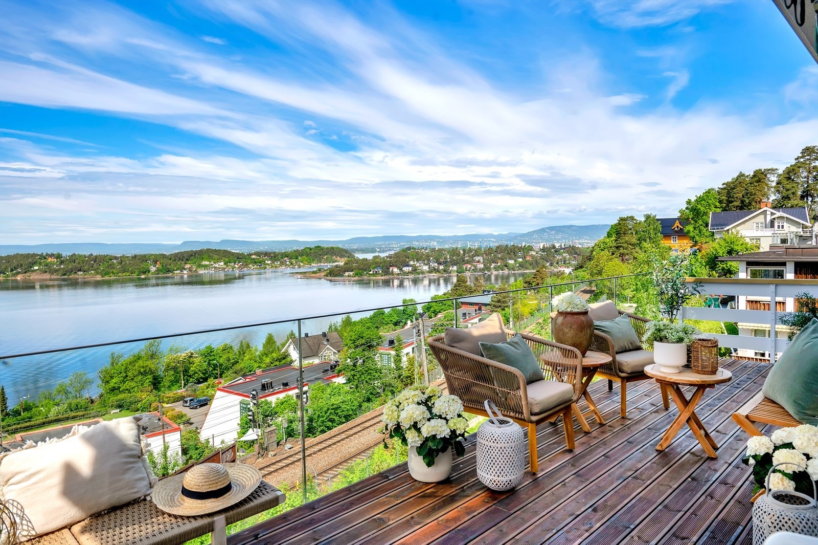 Emir Resulbegovic v. Emera Eiendomsmegling ønsker velkommen til Breidablikkveien 4! Galleribilde