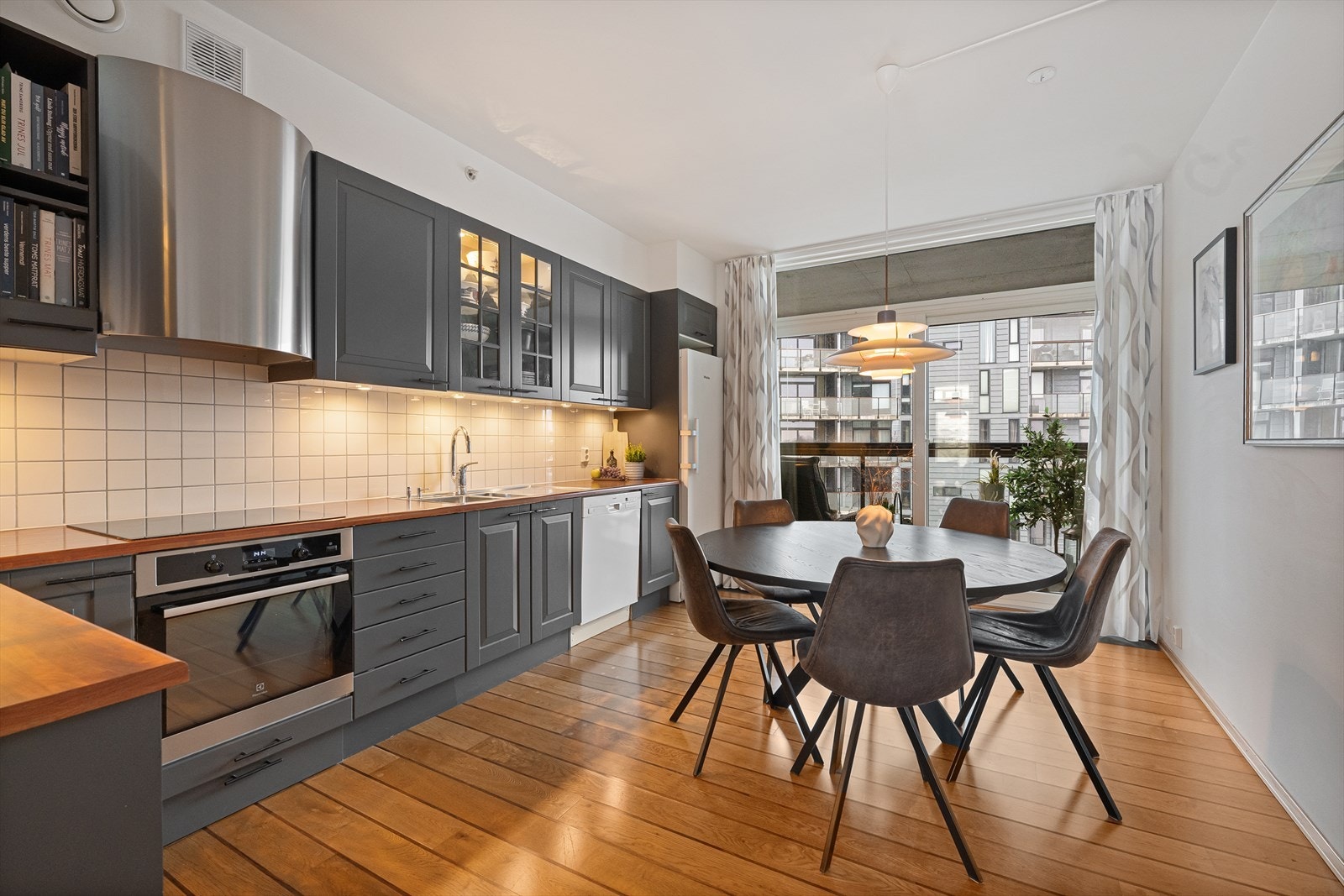 God skap og benkeplass Galleribilde