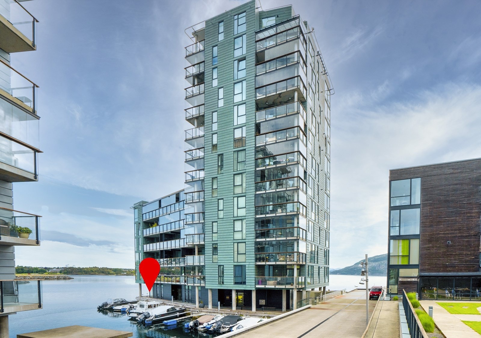 Pilen viser båtplassen Galleribilde