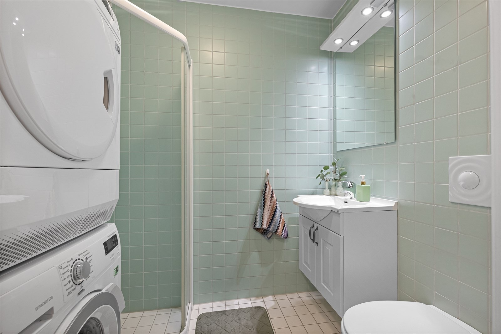 Bad nr 2. med plass til vaskemaskin Galleribilde