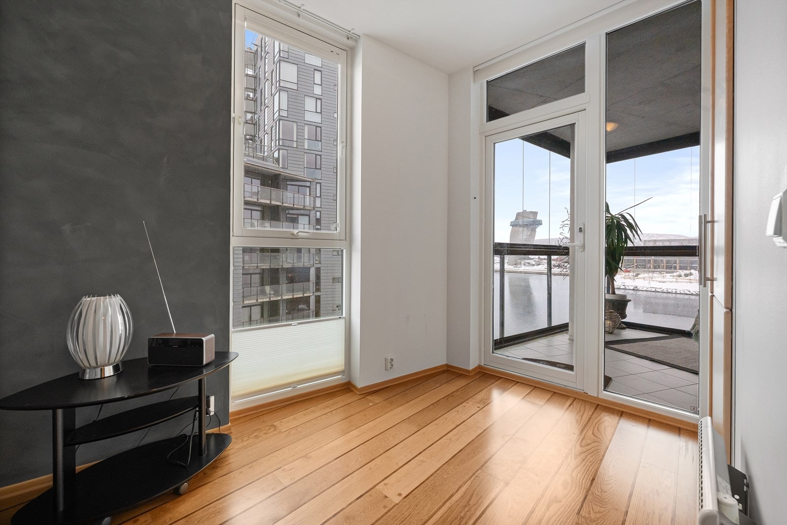 Soverom nr 2 med utgang til balkong Galleribilde