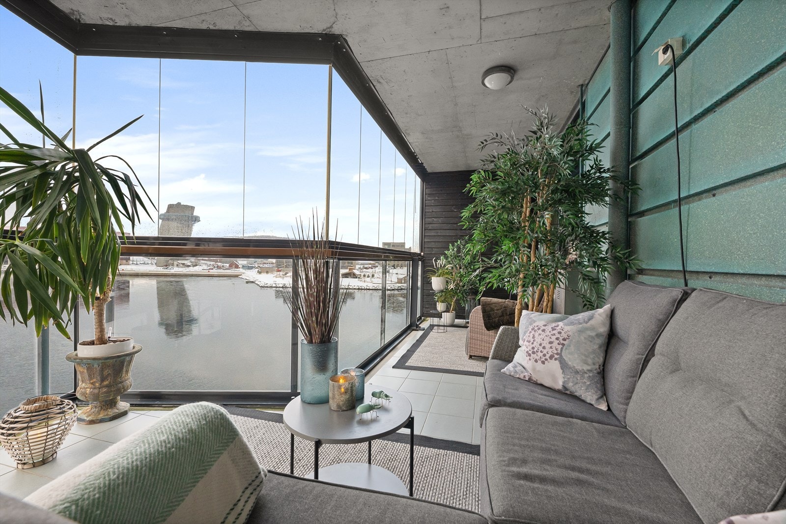 Innglasset og med god utsikt mot Hinna Galleribilde