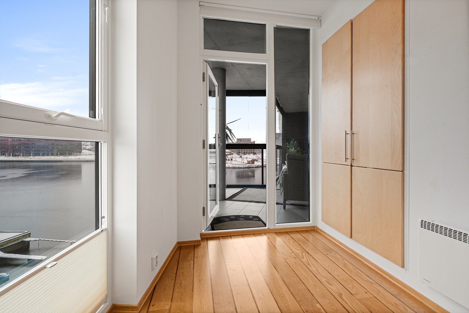 Innfelte skap i vegg på sov, 2 Galleribilde