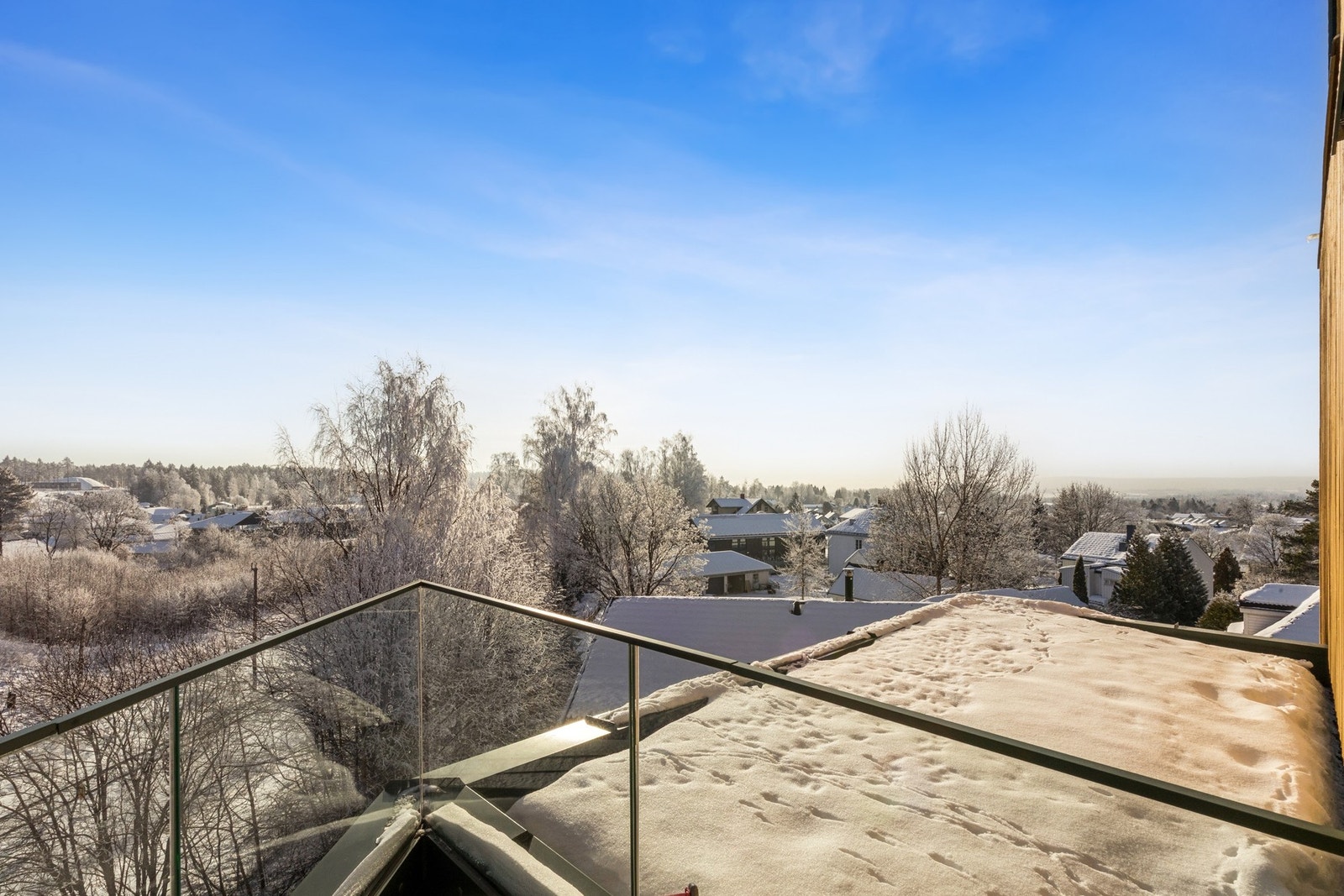 Balkongen er på ca 2kvm. Galleribilde