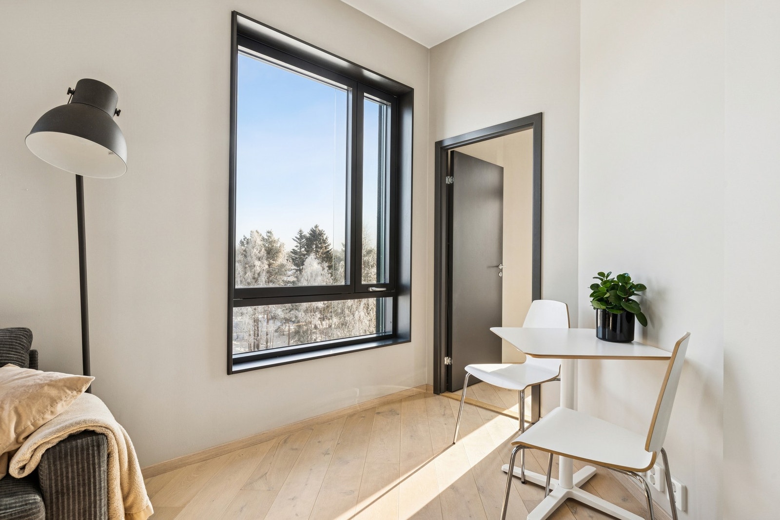 Trivelig rom for spiseplass. Galleribilde