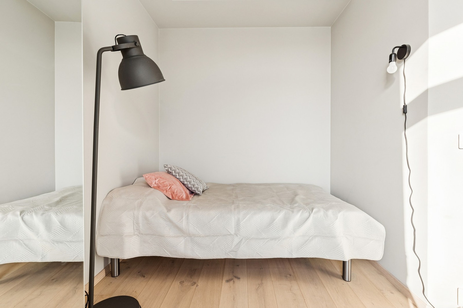 Boligen har vannbåren gulvvarme i entré, stue/kjøkken og bad, samt balansert ventilasjon som gir et godt inneklima. Galleribilde