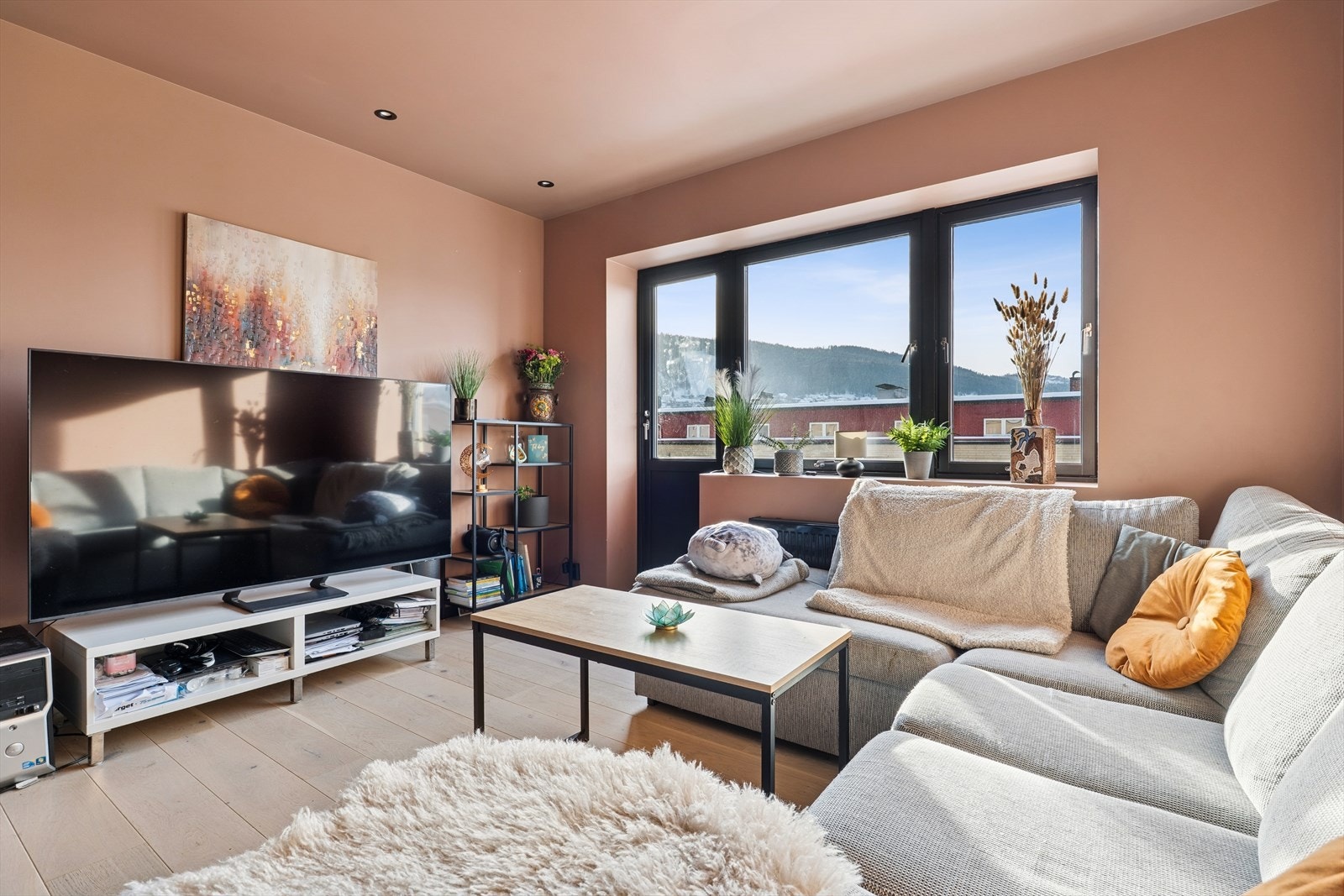 Dette er en arealeffektiv og oppusset 3-roms leilighet i 5. etasje - Toppetasje Galleribilde