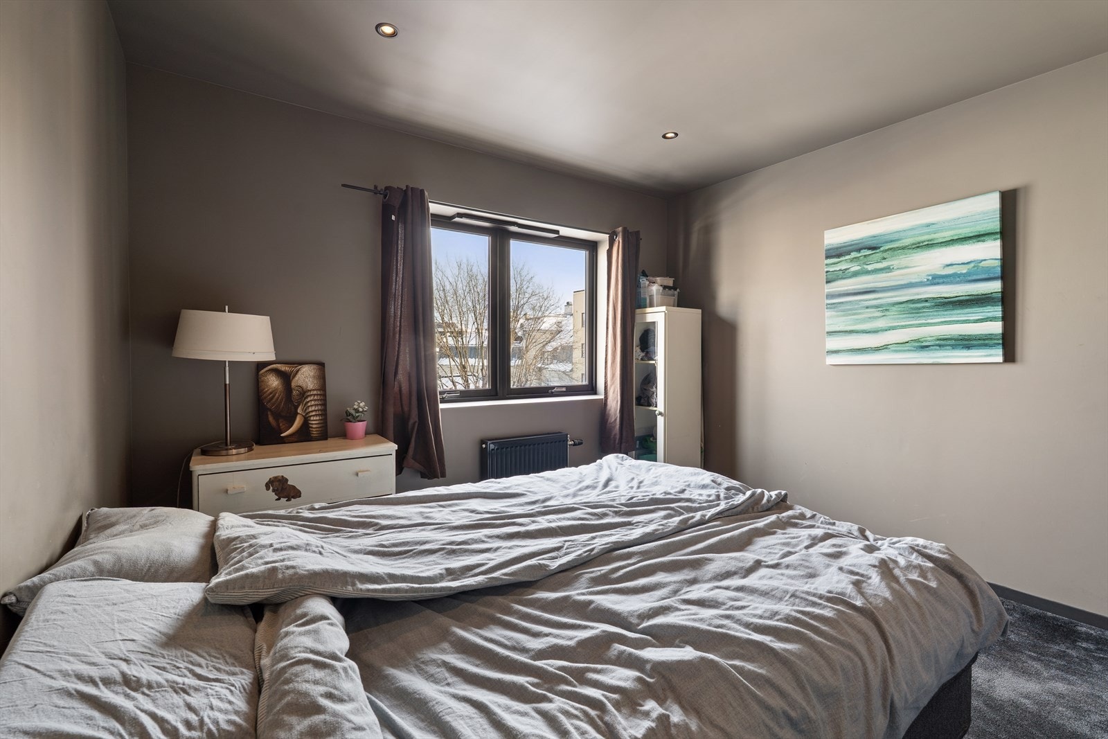 Leiligheten disponerer to boder, én i kjeller og én på loft, for rikelig med lagringsplass. Galleribilde