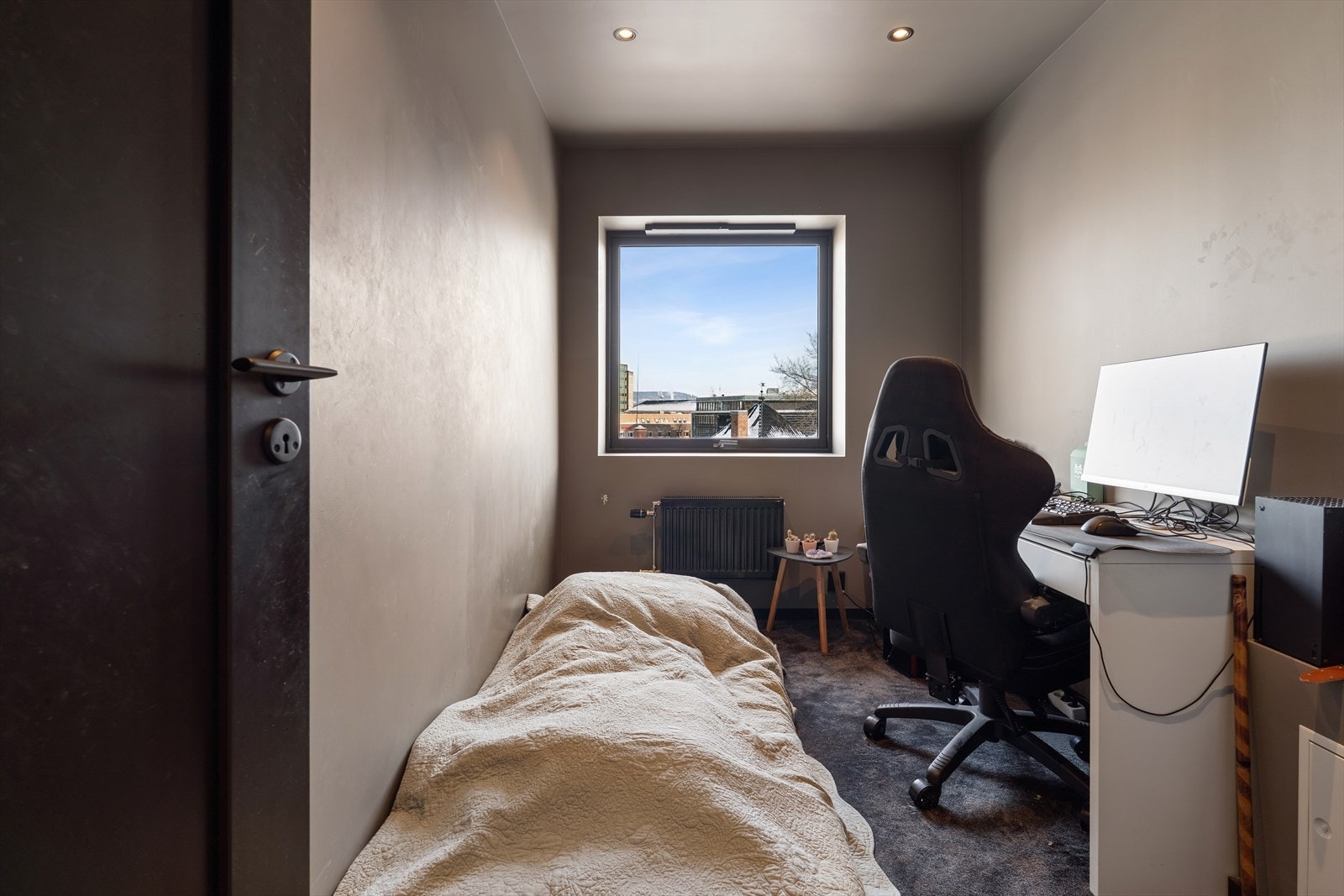 Det andre soverommet er et fleksibelt rom som egner seg godt som barnerom, gjesterom eller kontor. Galleribilde