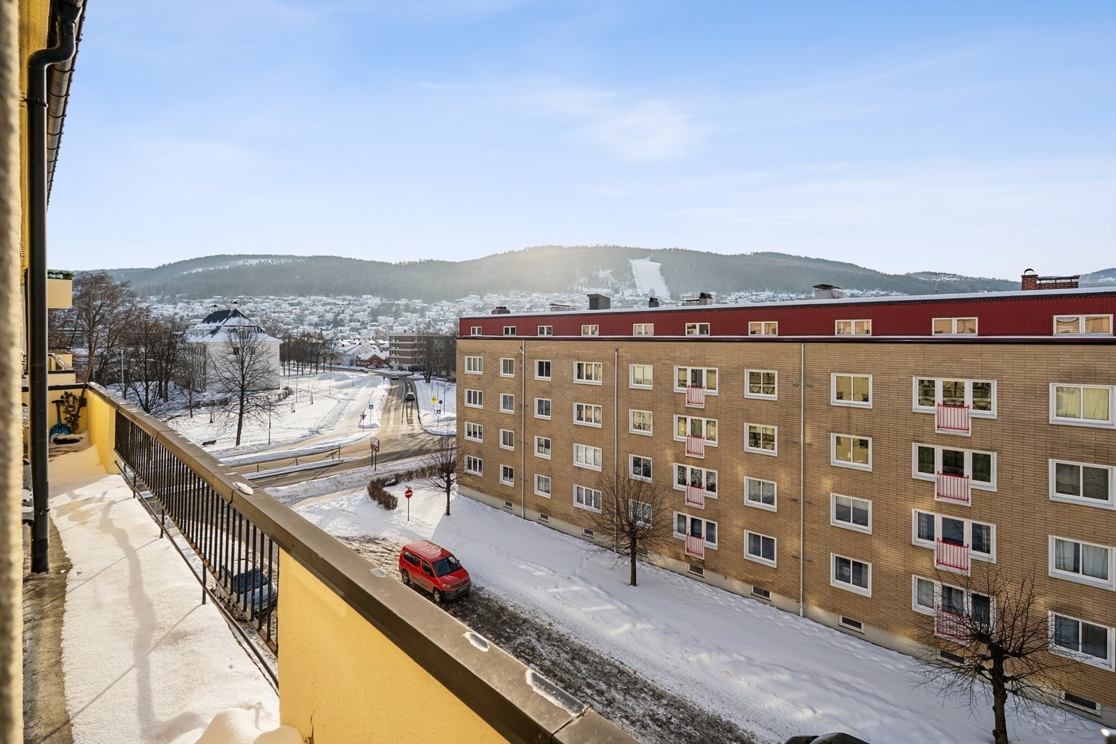 Fra den felles luftebalkongen har du utsyn over nærområdet og Museumsparken. Galleribilde