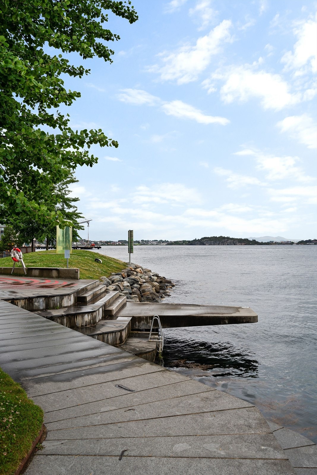 Her bor du like ved sjøen og med kort vei til de flotte turområdene i Rosenli og Godalen. Galleribilde