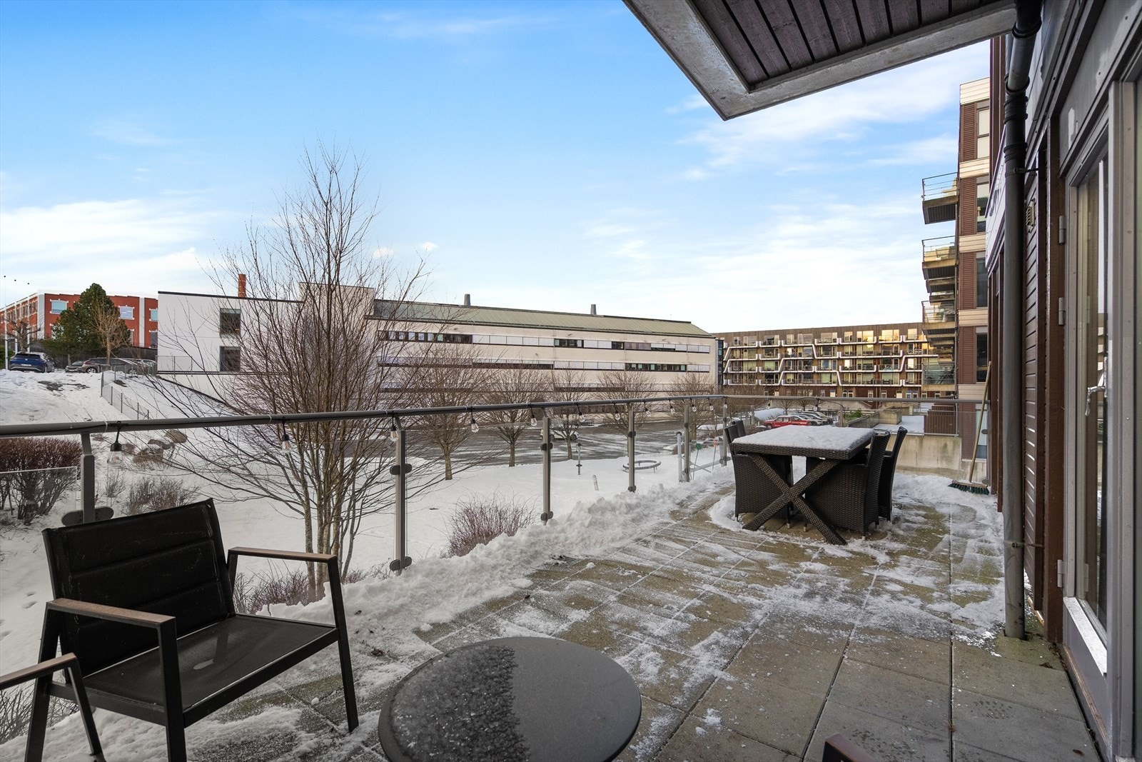 Her får du et flott uterom på hele 22 m² og vil nyte godt av den høytliggende og luftige plasseringen. Galleribilde