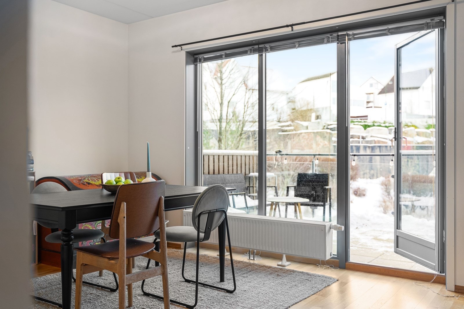 Her får du det beste fra to verdener - nærhet til sjø og flotte turområder, kombinert med en lett tilgjengelig urban livsstil. Galleribilde