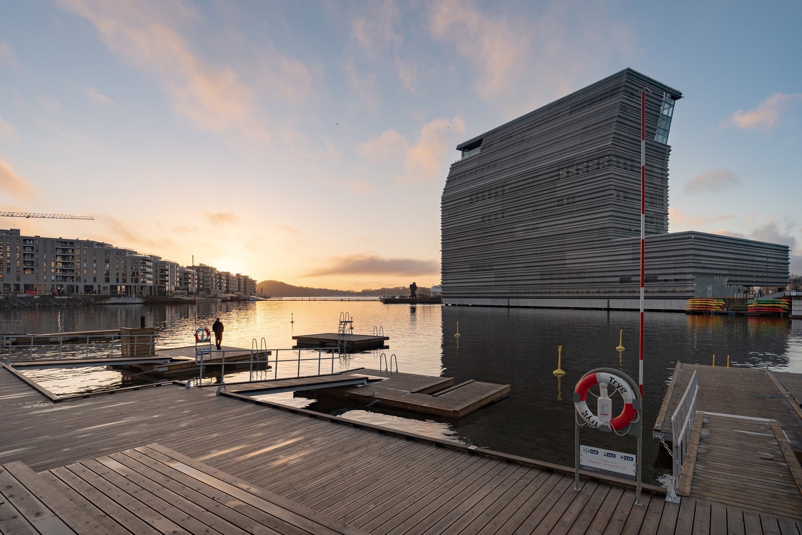 Både storbyfølelse og badeplass rett utenfor døren. Galleribilde